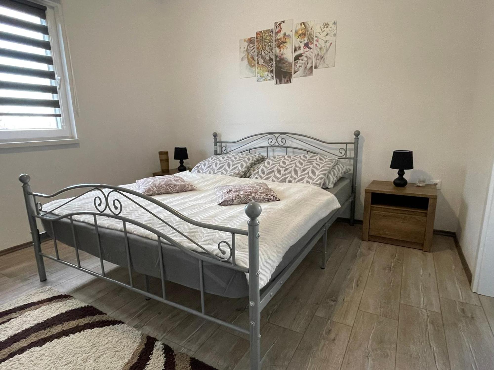 Fullhouse Apartmanhaz 자르마디 외부 사진