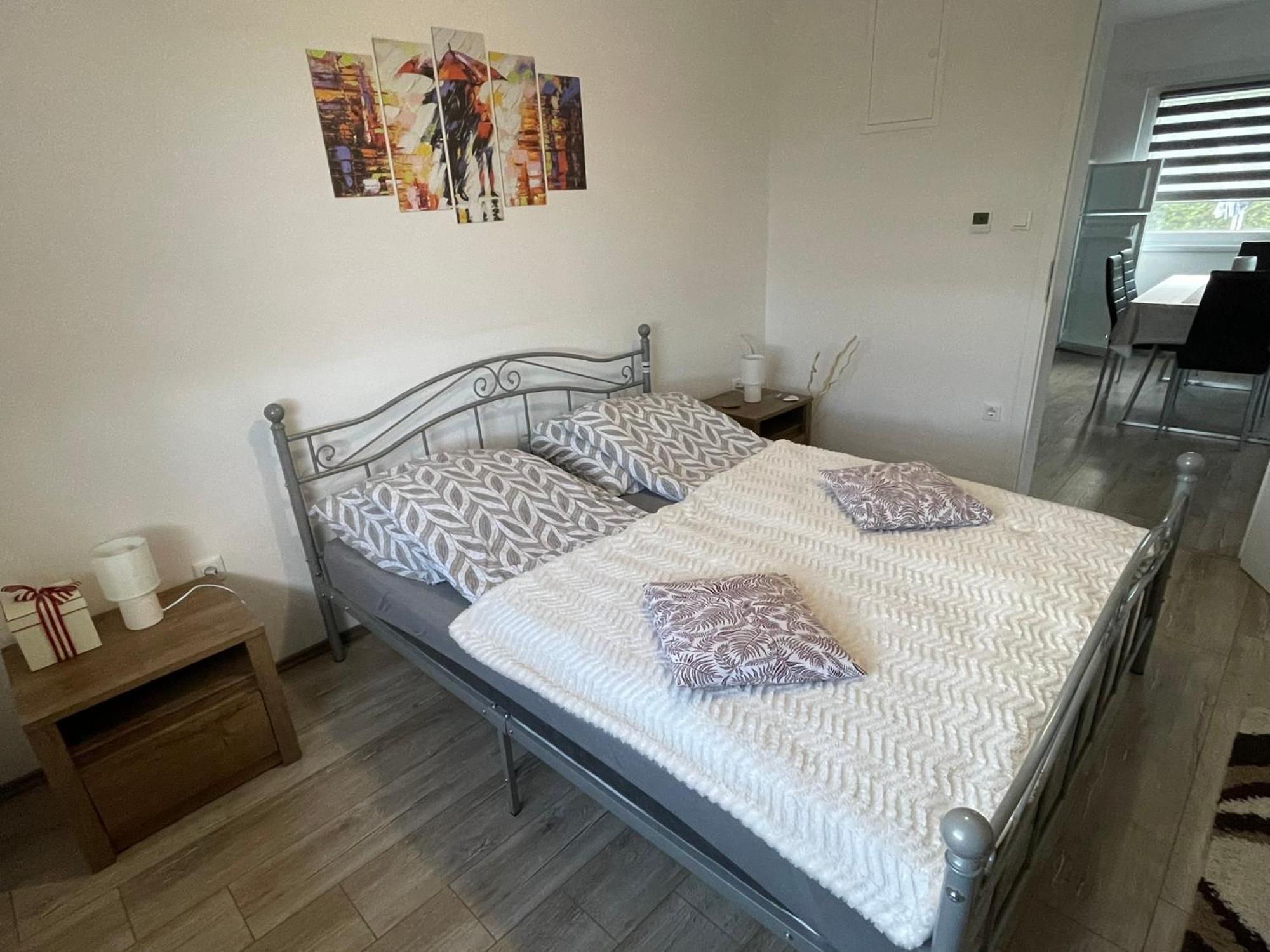 Fullhouse Apartmanhaz 자르마디 외부 사진